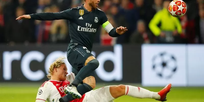 Tẩy thẻ là chiến thuật "đánh đổi" thẻ phạt trong trận thi đấu. Tẩy thẻ là chiến thuật "đánh đổi" thẻ phạt trong trận thi đấu.